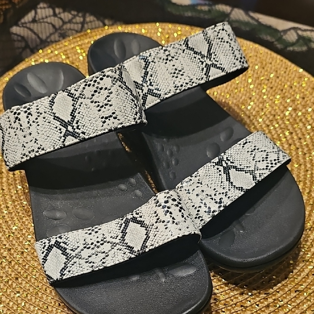 MEGNYA Black and White Snake Print Sandals